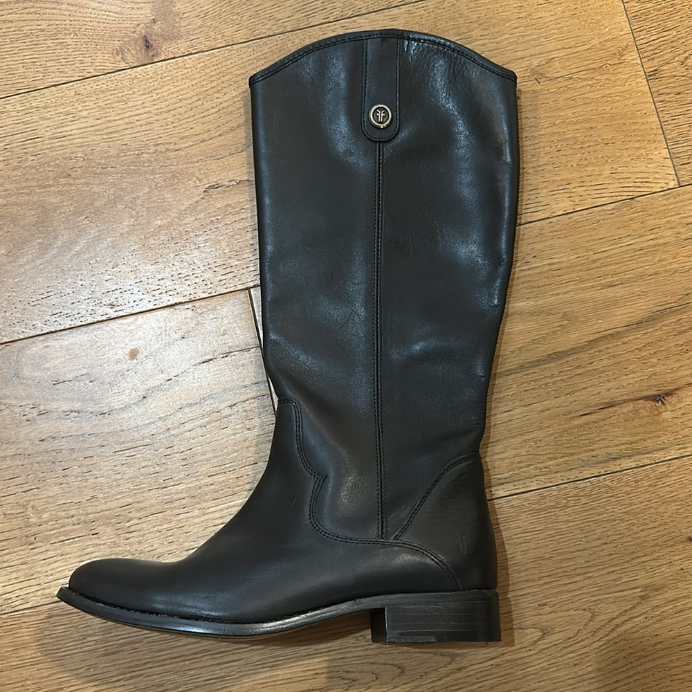 Frye boots Brand New! perfect fall and winter staple :)
